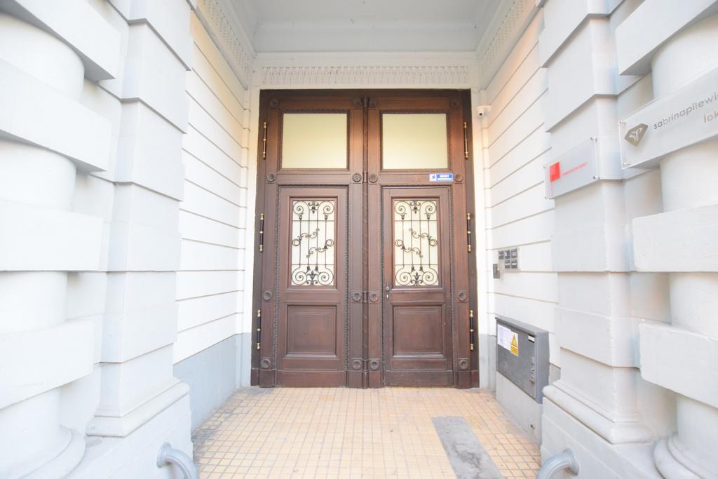 Elegant Apartment Copernicus Варшава Екстериор снимка